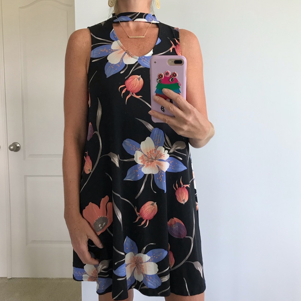 Black Floral Sleeveless Dress - Picture 6 of 7